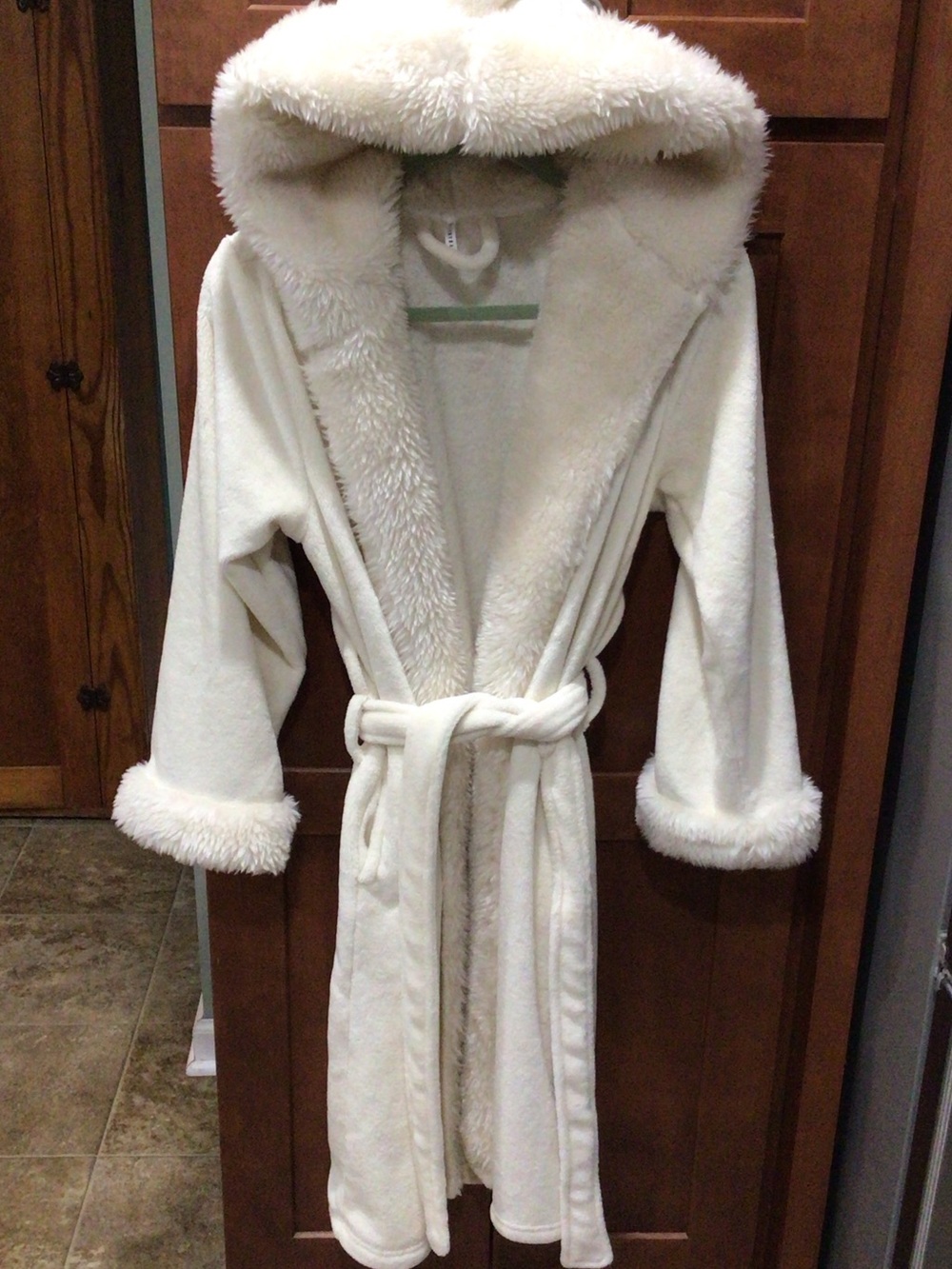 Pottery Barn Faux Fur Hooded Plush Cream Robe Sz. S